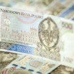 Zdjęcie przedstawia banknot w wysokości pięćset złotych